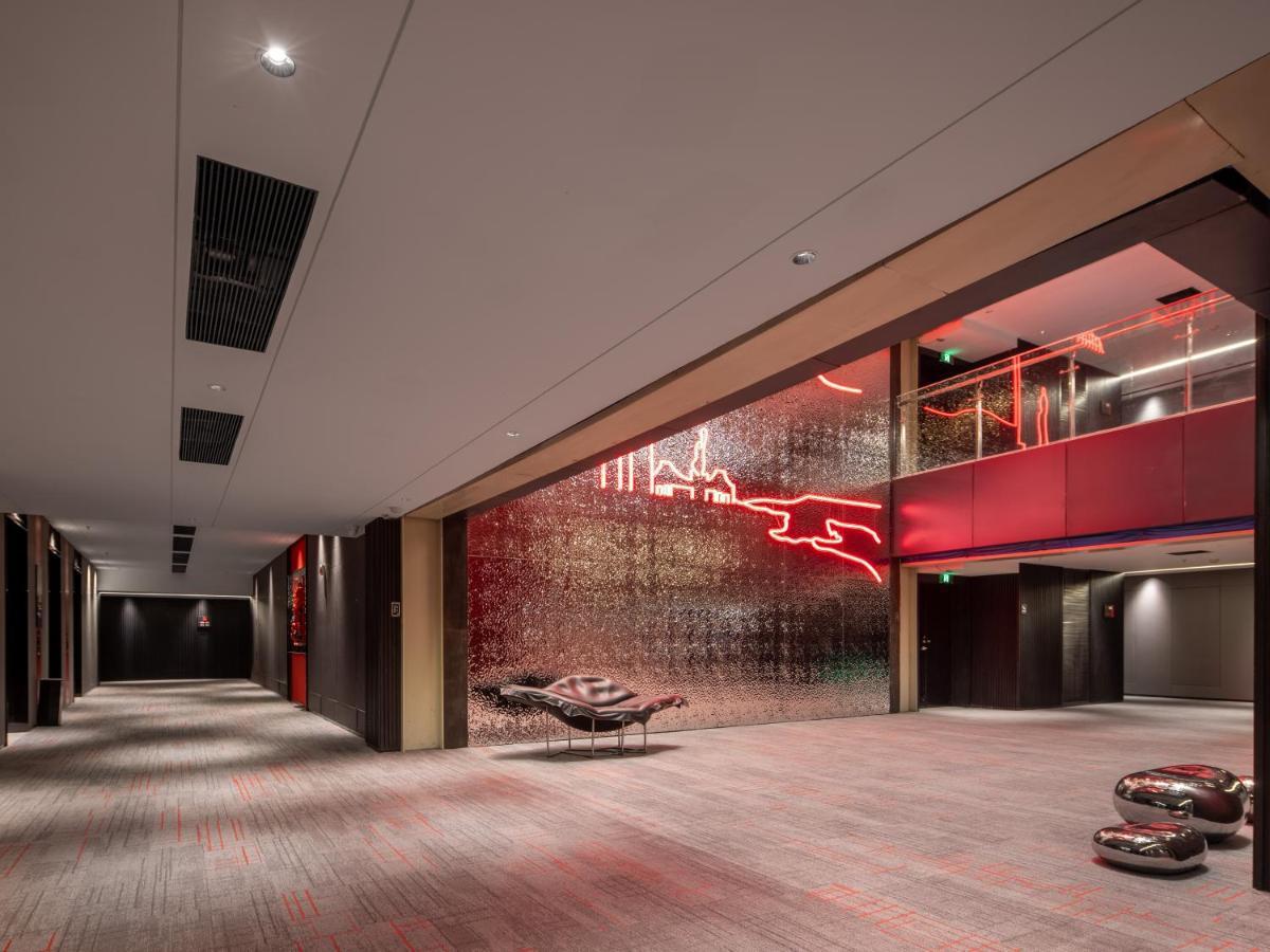 Radisson Red Hotel Zhuhai Gongbei Port Экстерьер фото