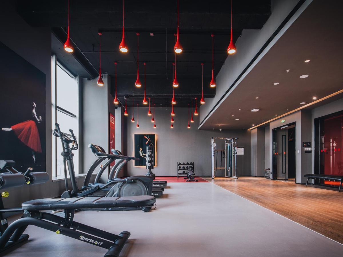 Radisson Red Hotel Zhuhai Gongbei Port Экстерьер фото