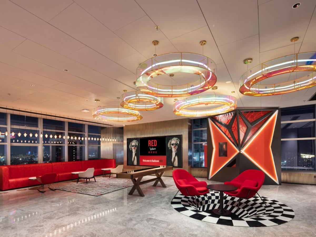 Radisson Red Hotel Zhuhai Gongbei Port Экстерьер фото