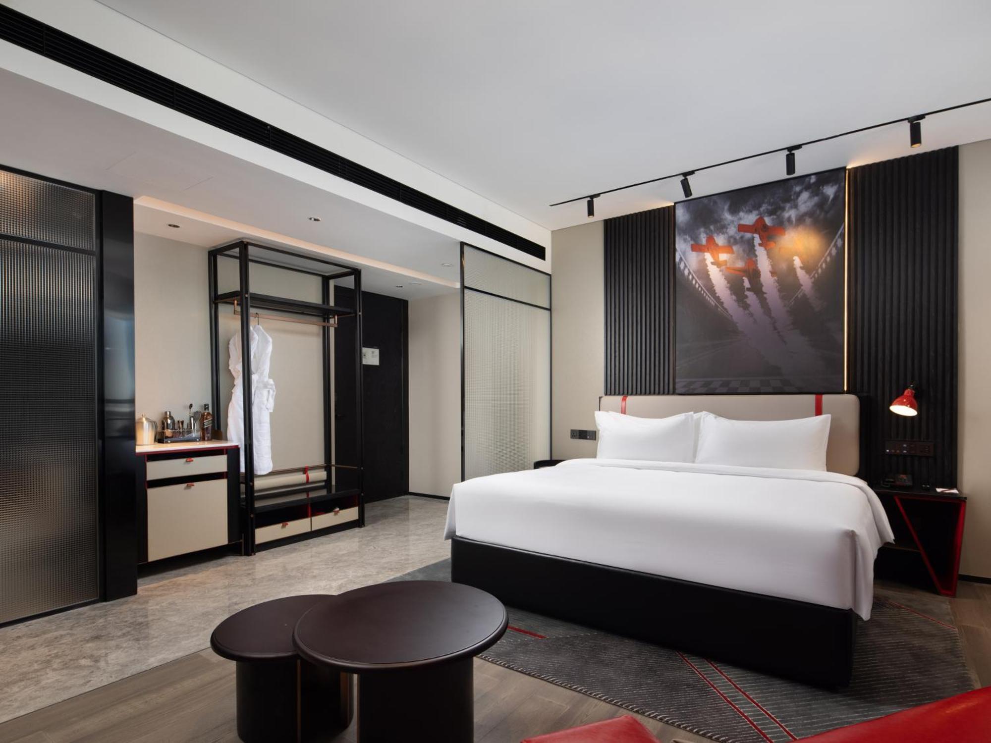 Radisson Red Hotel Zhuhai Gongbei Port Экстерьер фото