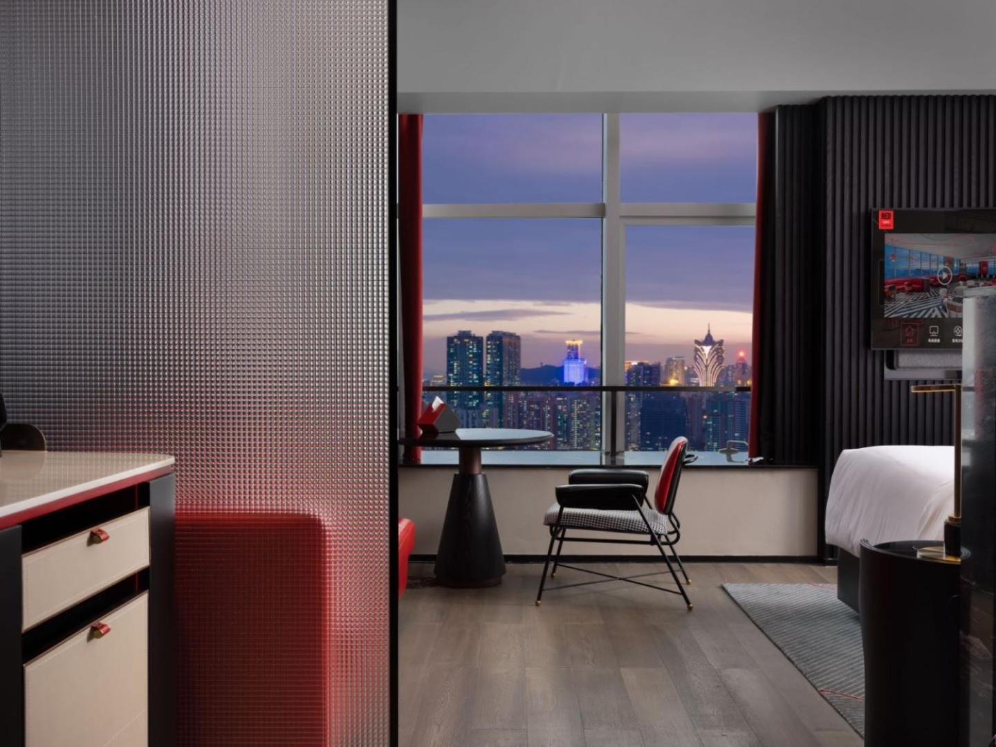 Radisson Red Hotel Zhuhai Gongbei Port Экстерьер фото