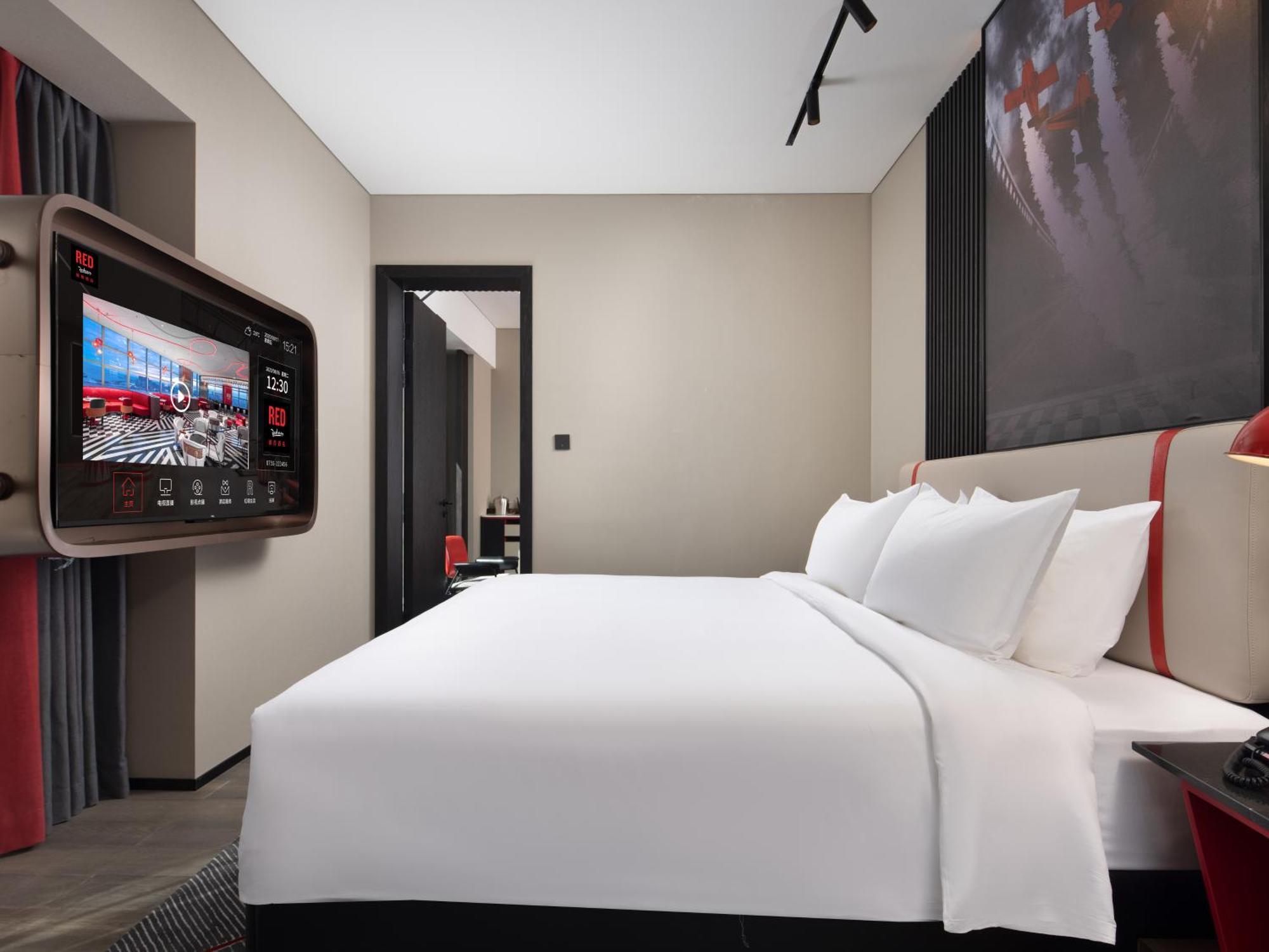 Radisson Red Hotel Zhuhai Gongbei Port Экстерьер фото